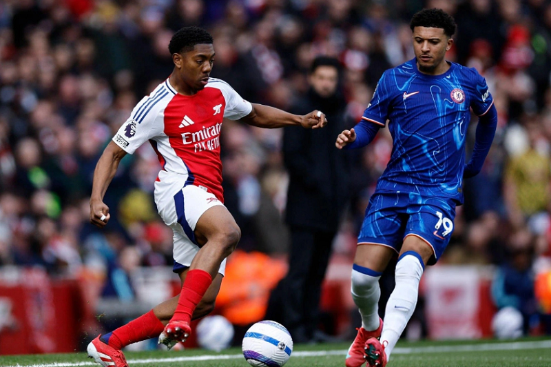 chuyen-gia-chi-trich-trong-tai-vi-bo-qua-qua-phat-den-ro-rang-cua-arsenal
