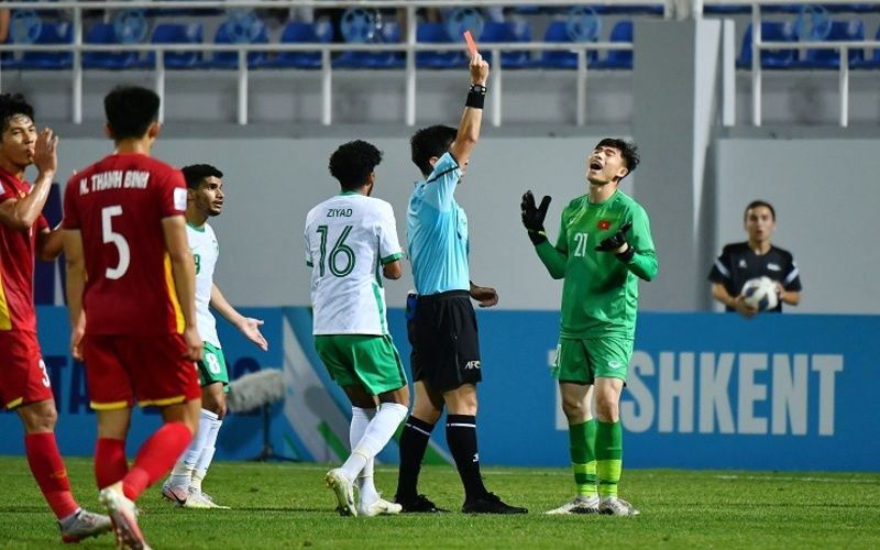 thẻ đỏ treo giò mấy trận