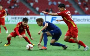 hậu vệ cánh là gì